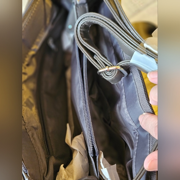 New pewter color purse - Picture 4 of 7